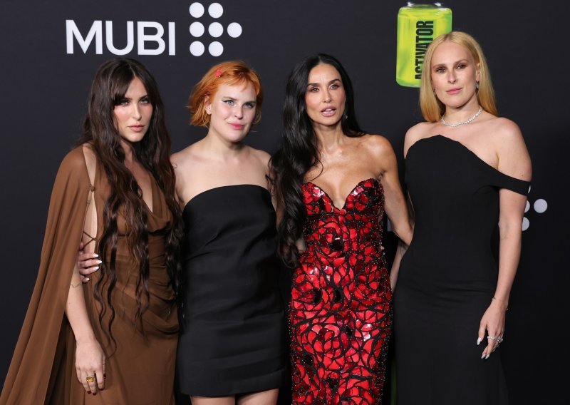 Trebala je biti privatna poruka: Kći Brucea Willisa i Demi Moore otkrila detalj o bivšem očuhu