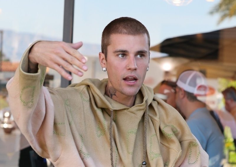 Malo je nedostajalo da se Justin Bieber fizički obračuna s paparazzima
