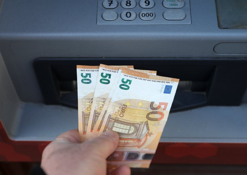Tradicionalne banke posustaju; šire se neobanke