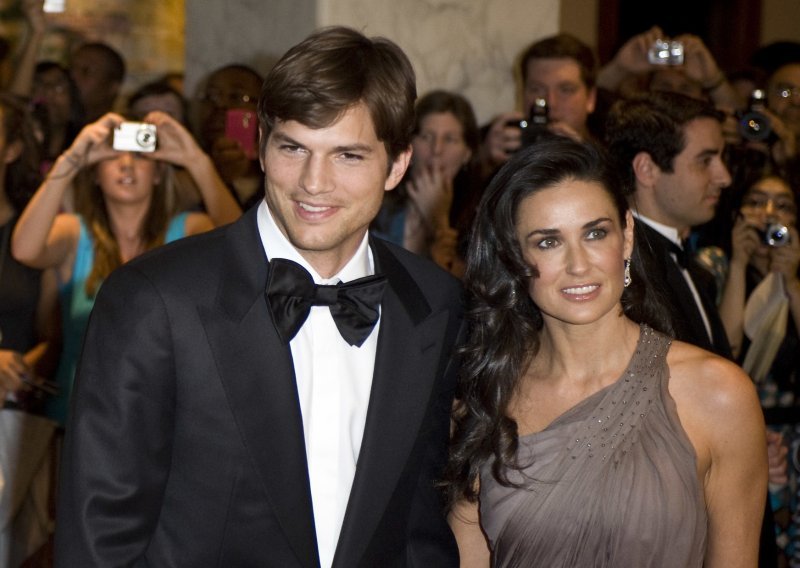 Ljubav Ashtona Kutchera i Demi Moore obilježila je najveća tragedija