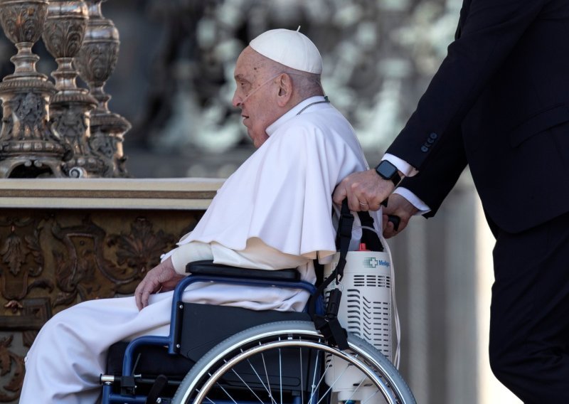 Papa posjetio baziliku sv. Petra