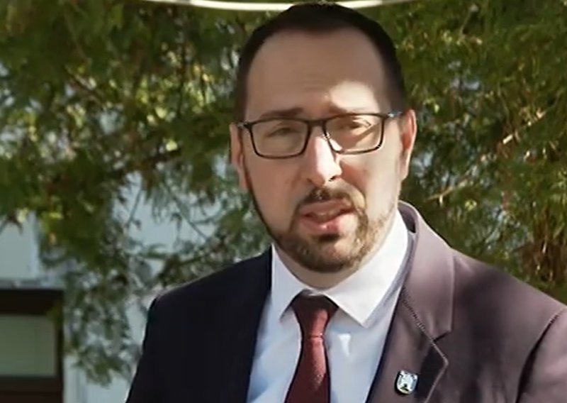 Tomašević: 'Ovo je nasilnik koji je ilegalno okupirao trećinu Hipodroma'