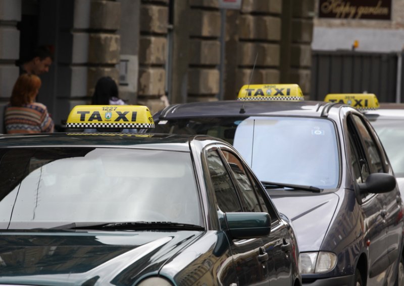 Nude se 263, a zatražene 284 taksi dozvole