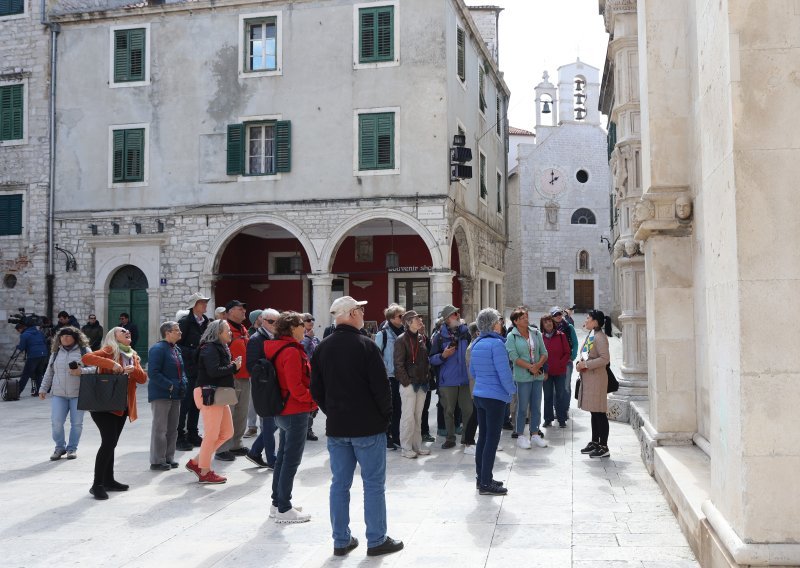 Turista i noćenja ukupno u ožujku i tri mjeseca manje nego lani, ali domaćih više