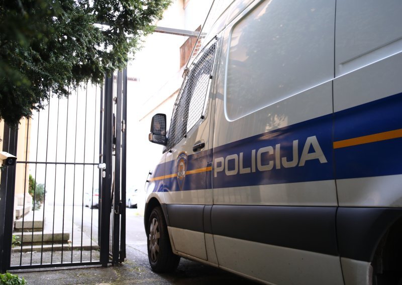 Određen pritvor muškarcu koji je zapošljavao ilegalce kao taksiste