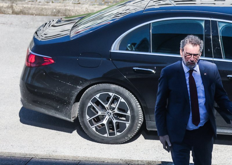 Fuchs posjetio školu u kojoj nitko ne štrajka: Sindikati teško prihvaćaju činjenice