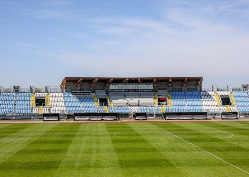 Promijenjen je najgori travnjak u SHNL-u. Pohvalili se objavom na mrežama