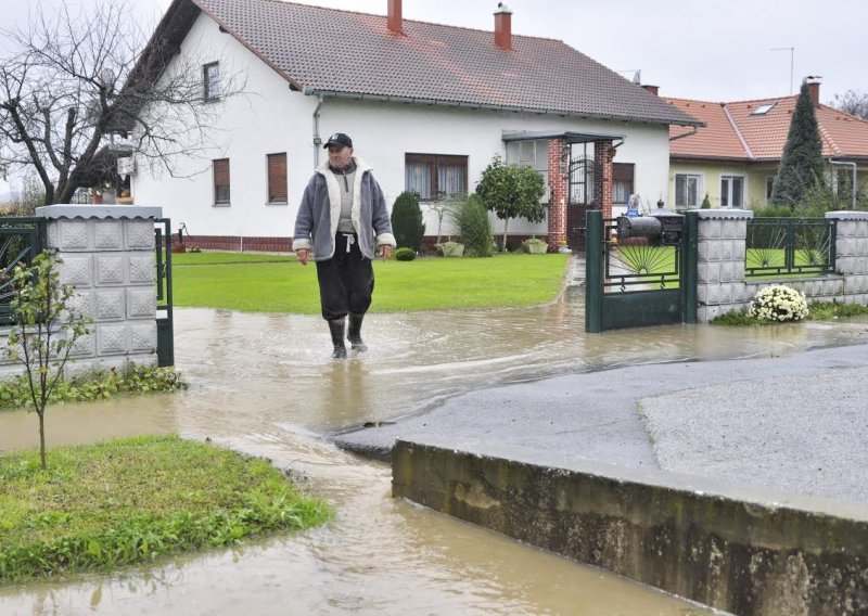 Nove kiše poplavile Podravinu, rijeke prijete Karlovcu