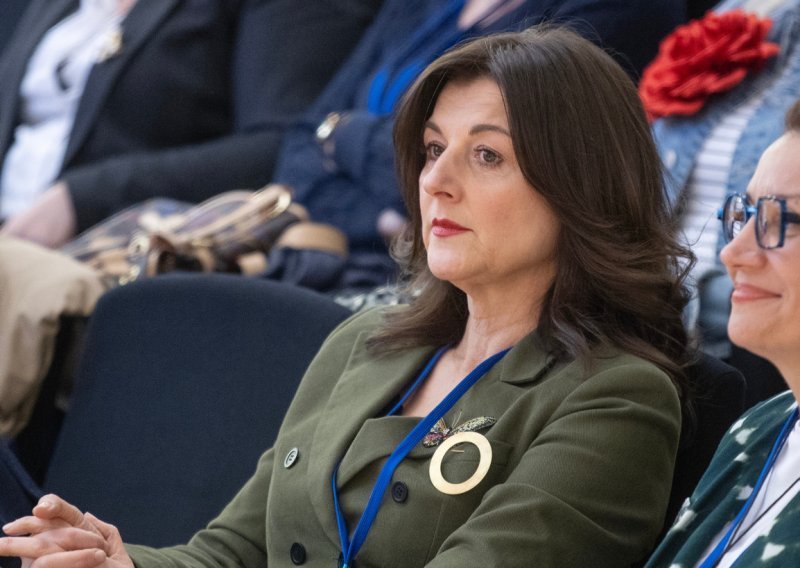 Sanja Musić Milanović oduševila u odličnom poslovnom stajlingu