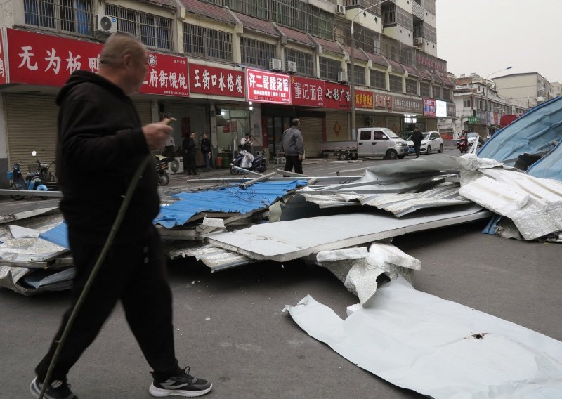Zbog snažnih vjetrova u Pekingu zatvorene znamenitosti, otkazano više od 800 letova
