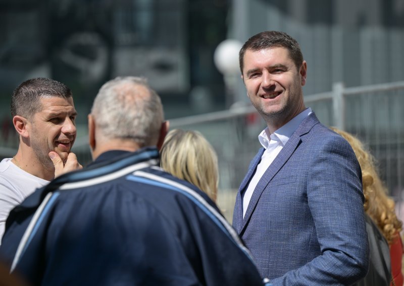 Bivši ministar autom naletio na biciklista: Žao mi je, nitko nije ozbiljnije ozlijeđen