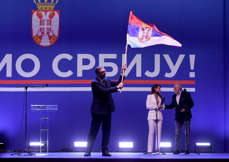 Vučić od institucija traži da osiguraju mir i red u Srbiji: Svi smo mi ćaci