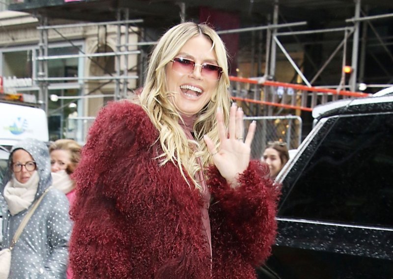 Heidi Klum zablistala u bundi i čizmama koje obožavamo i u proljetnim danima