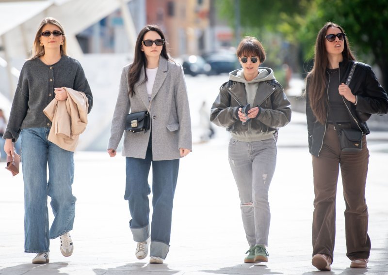 Chic stajlinzi sa Straduna i iz Šibenika: Traperice koje peglaju figuru i suknje koje se nose uz tenisice