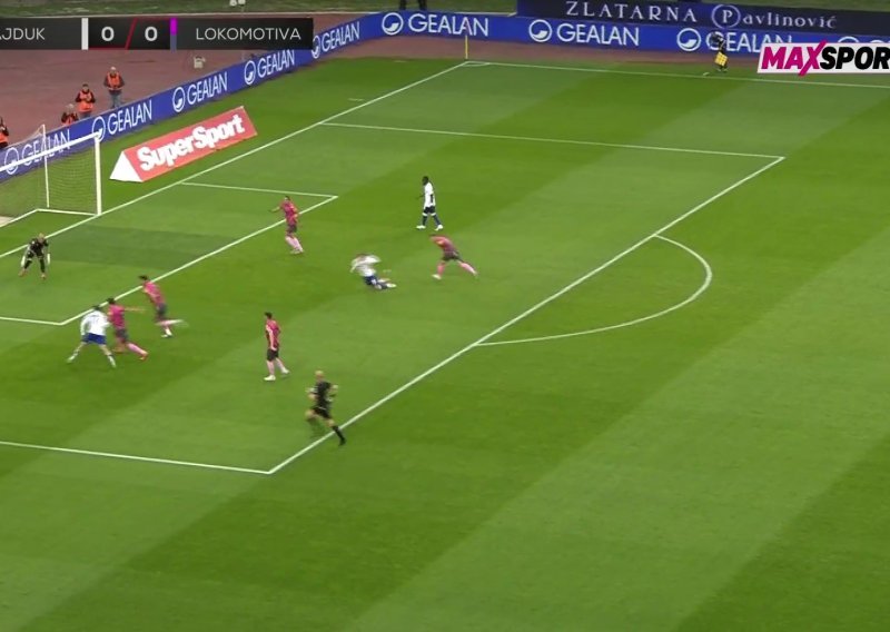 Pogledajte zašto je Hajdukov igrač tražio penal; sudac Bel ga nije doživio, VAR se nije oglasio