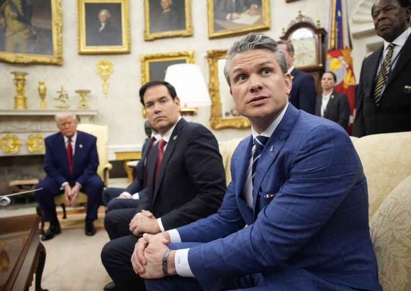 Supruzi i bratu javljao o vojnim napadima, Trump ga žestoko brani