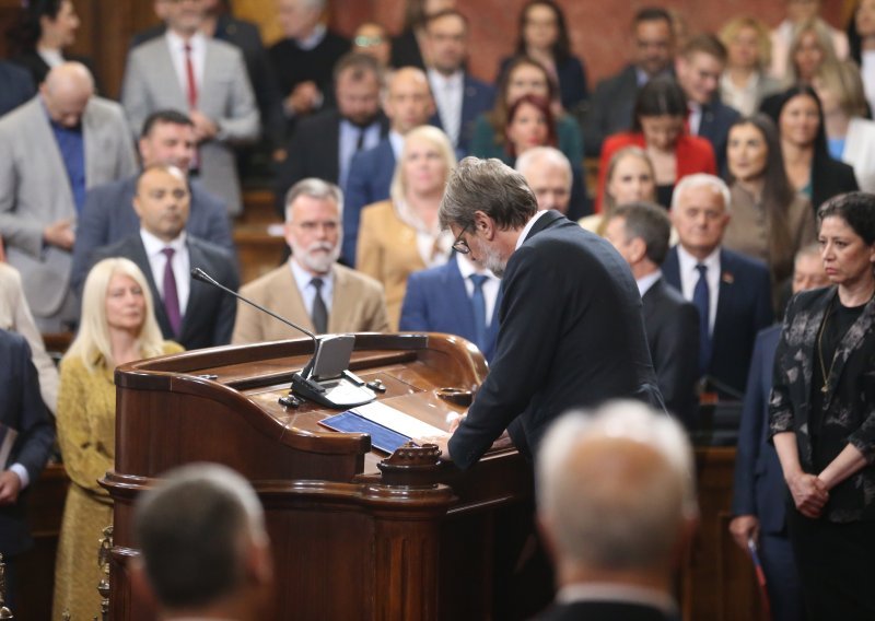 Vijećnici DSHV-a nezadovoljni Žigmanovom, zakazali unutarstranačke izbore