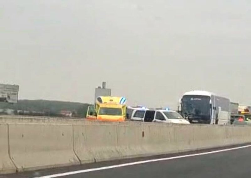 Teška nesreća na autocesti A1: Jedna osoba poginula, više ozlijeđenih
