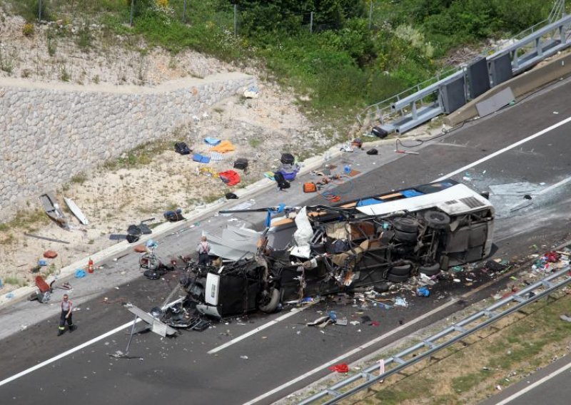 Jedna djevojčica u komi, druga pri svijesti