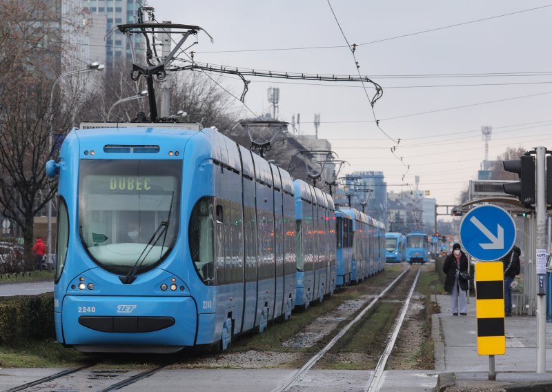 Prometni kaos na istoku Zagreba: Tramvaji voze samo do Heinzlove, putnike prevoze autobusi
