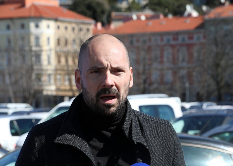 Rijetko viđeno u politici: Kandidat za gradonačelnika Rijeke podržao nezavisnu kandidatkinju