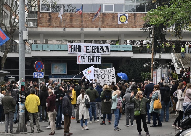 Srbijanski studenti i dalje blokiraju RTS, biciklisti večeras stižu u Strasbourg