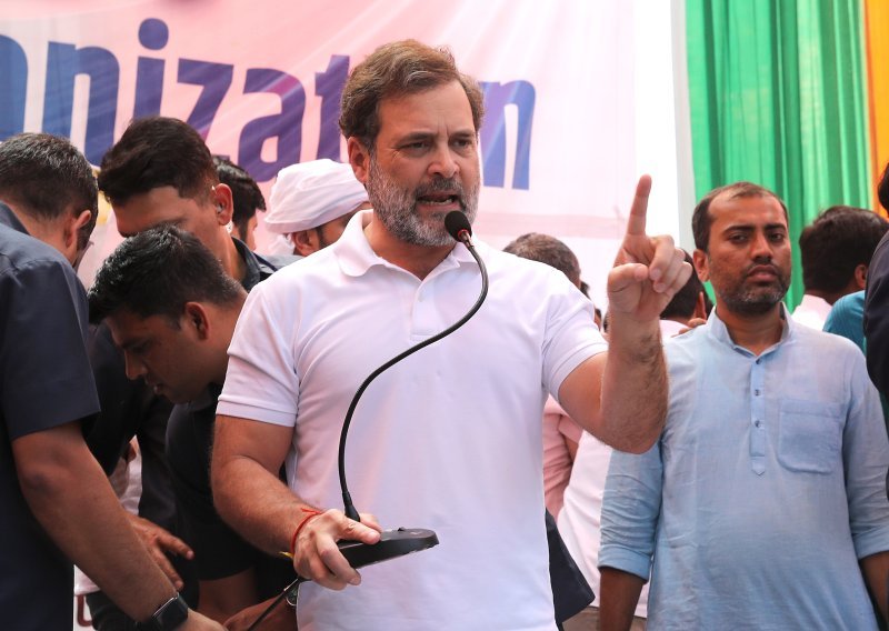 Nehruov praunuk Rahul Gandhi optužen za pranje novca, uključena i majka Sonia