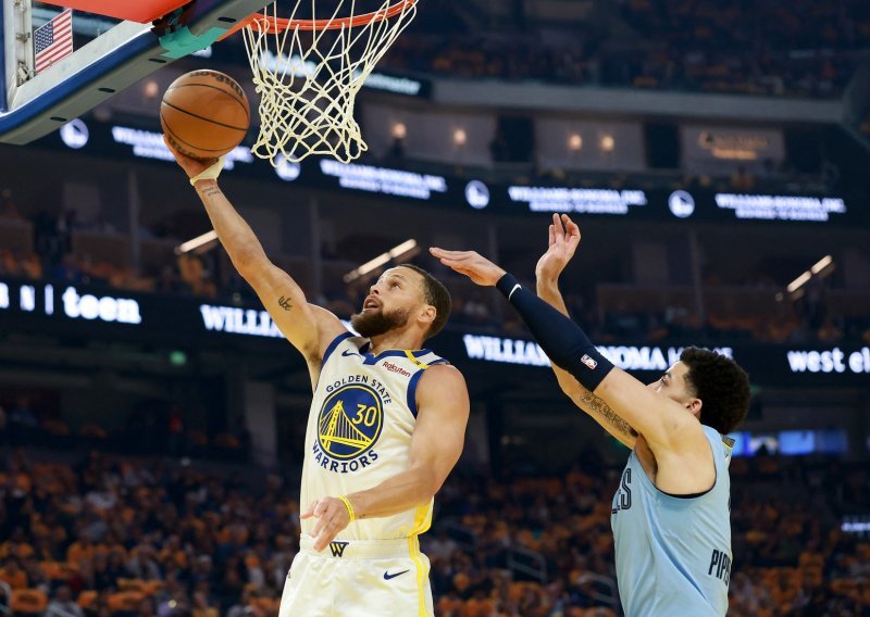 Stephen Curry u napetoj završnici odveo Warriorse u doigravanje