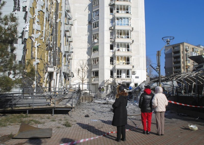 U ruskom napadu na Odesu troje ljudi ozlijeđeno