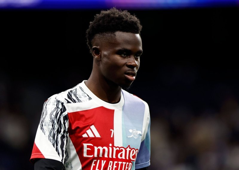 Arsenal dobio kontroverzni penal; Saka ga upropastio očajnom panenkom