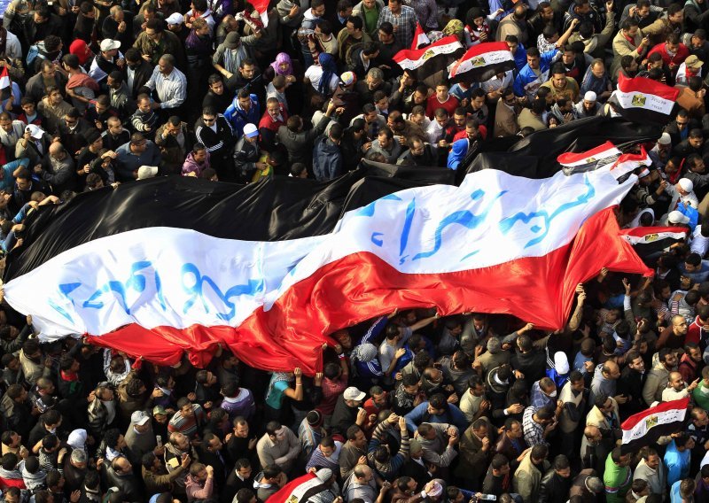 Dan uoči izbora ključnih za tranziciju deseci tisuća Egipćana na ulicama