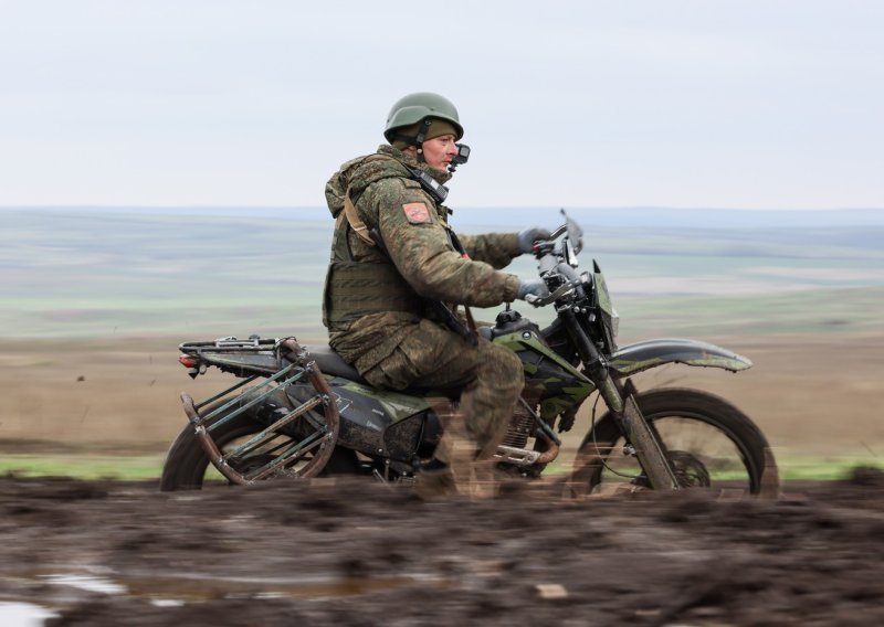 Kao u 'Mad Max-u': Rusi krenuli u ogroman juriš motociklima, Ukrajinci pobijedili