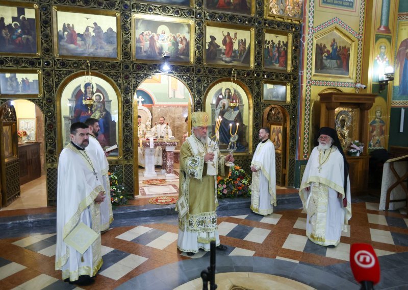 Pravoslavni vjernici napunili crkve u Vukovaru i okolici, čestitao im i Penava