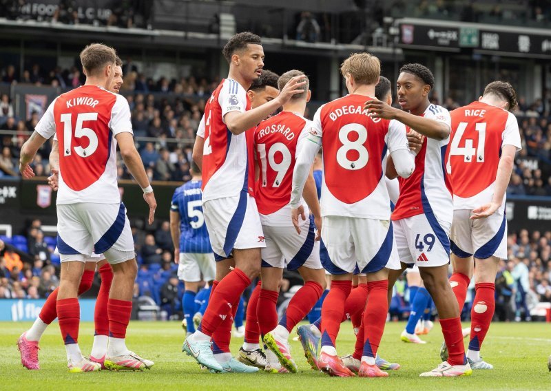Novi potop očajnog Uniteda, savršeni Arsenal opet pokazao moć