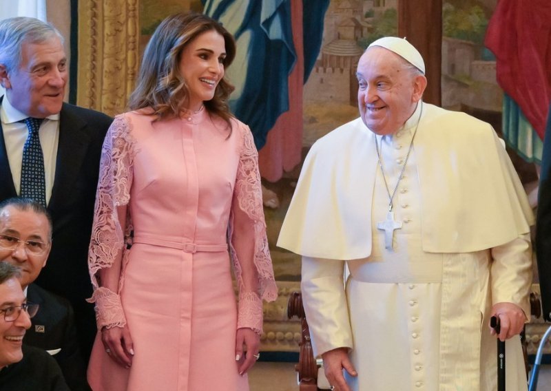 Kraljica Rania, princeza Charlene i brojni slavni ne kriju emocije u oproštaju od pape Franje