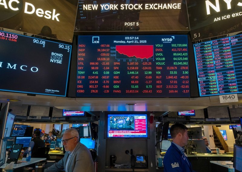 Indeksi na Wall Streetu oštro pali nakon što je Trump napao čelnika Feda