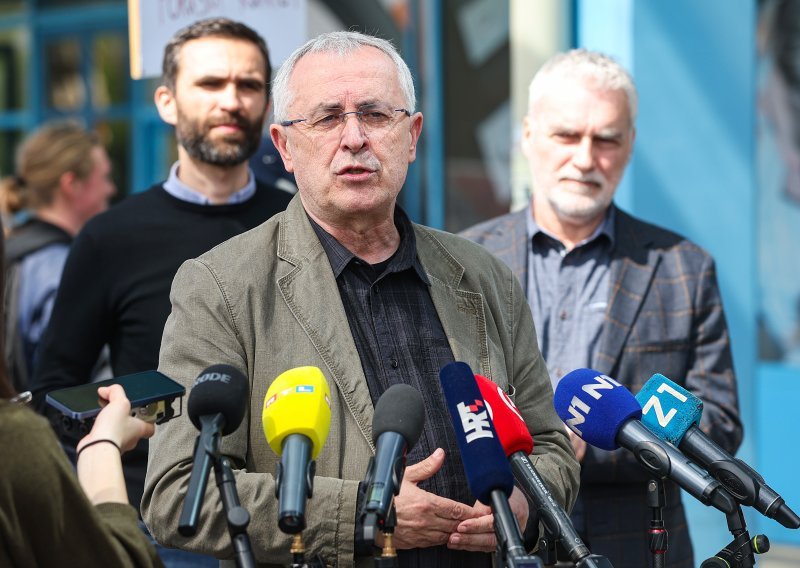 Odgođen prosvjed obrazovnih sindikata zbog smrti pape Franje