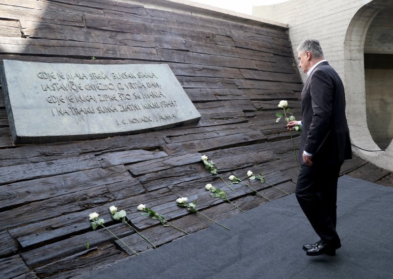 Državni vrh odao počast žrtvama Jasenovca, susreli se Plenković i Milanović