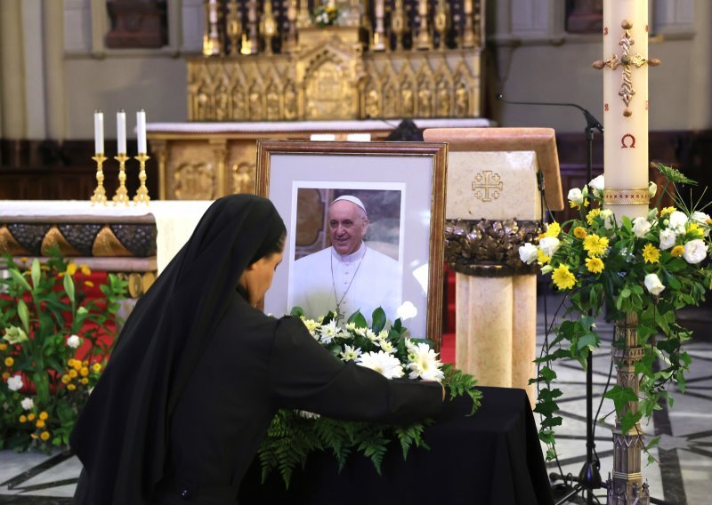 Objavljeno kada će građani moći odati počast papi. U Hrvatskoj u subotu Dan žalosti