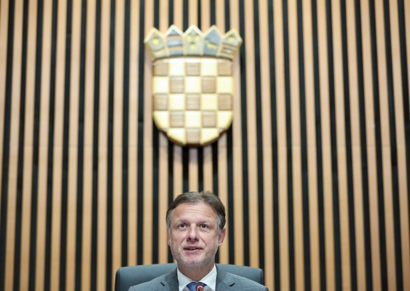 Saborski zastupnici i članovi Vlade odali počast papi Franji: 'Bio je gorljivi odvjetnik mira'