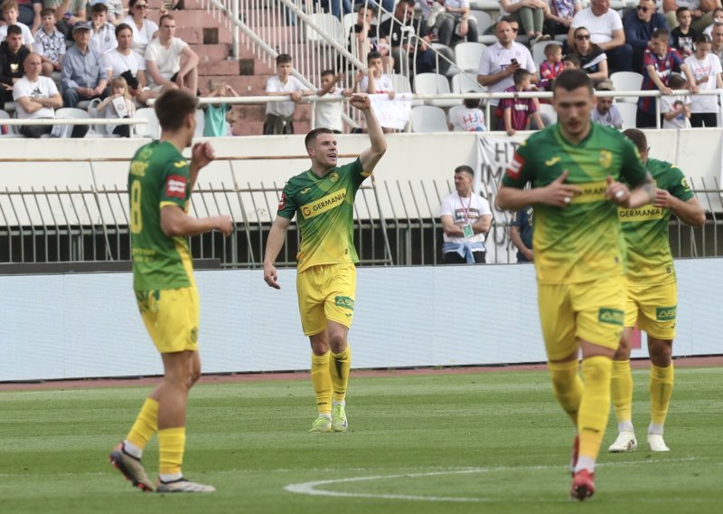 Šok na Poljudu! Hajduk izgubio i nije iskoristio kiks Dinama, pogledajte gol