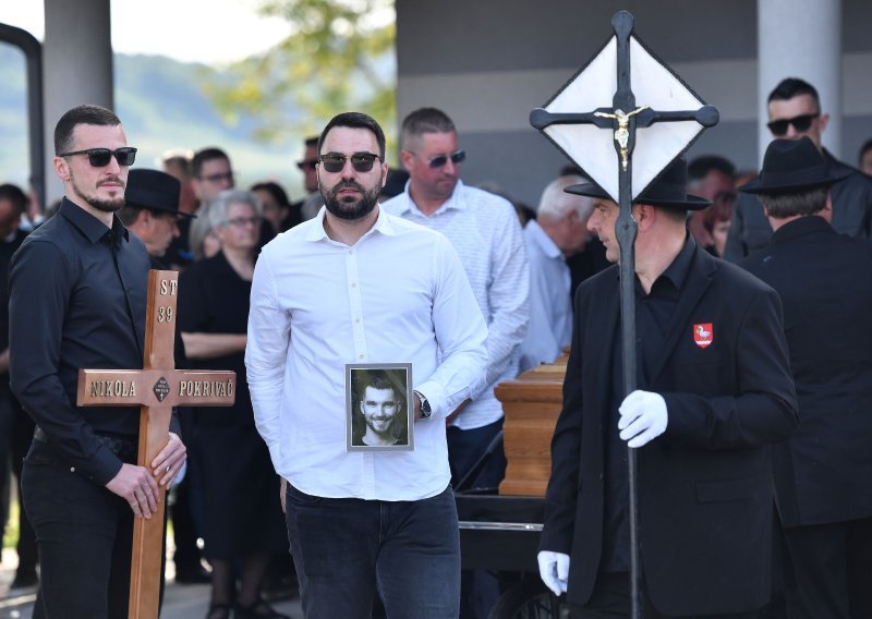 Pokopan Nikola Pokrivač. Od njega se oprostili najmiliji, ali i hrvatski nogometni vrh