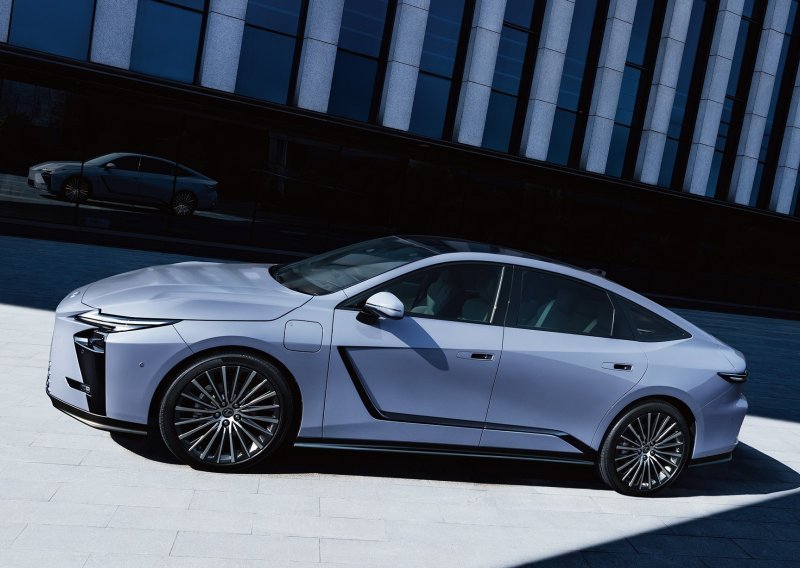 Lexus predstavio novi ES: Osma generacija luksuzne limuzine će biti hibrid, ali i potpuno električna