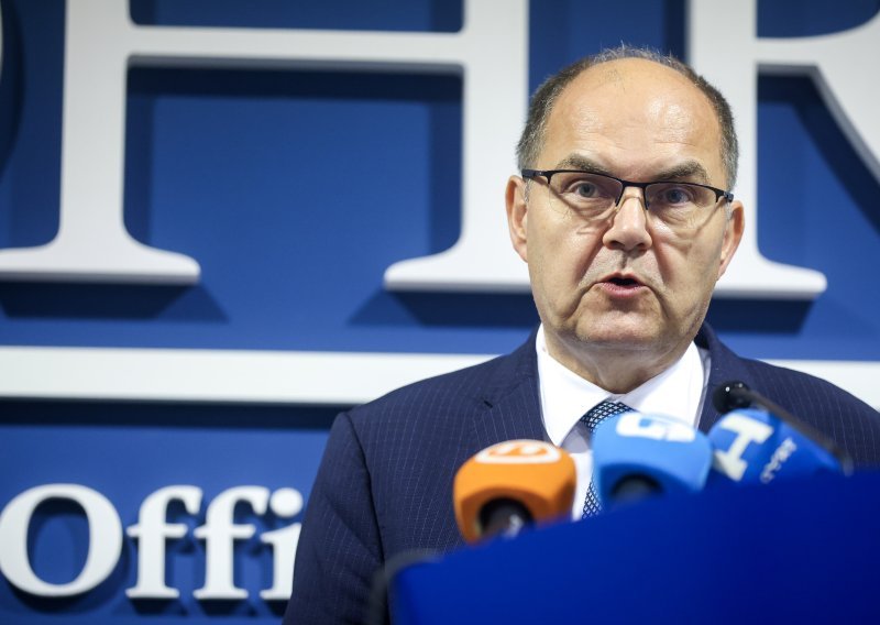 Schmidt: Obustavljam sve isplate Dodikovoj stranci, prednjači u kršenju ustavnog poretka
