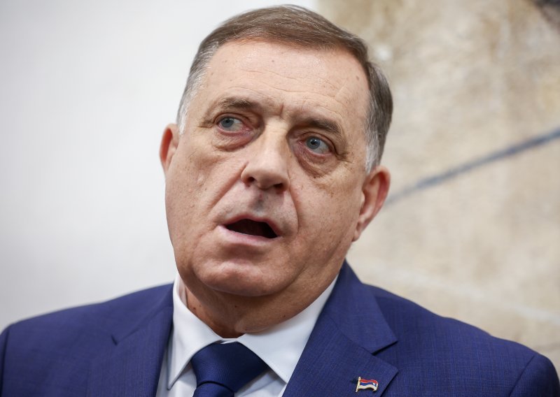 Dodik reagirao na Schmidta: 'J*be mi se za njega i njegove odluke!'