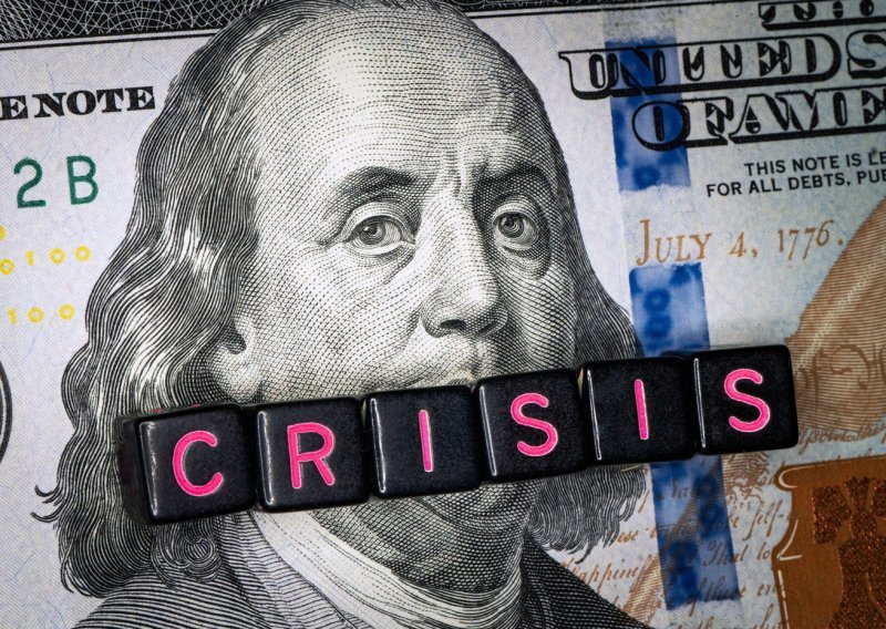 Dolar posrće, a s njim i temelji globalnog sustava: Prijeti li financijska oluja kao 2008.