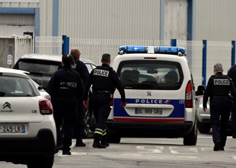 Napadač iz škole imao je na glavi fantomku i kacigu: Prije napada poslao je dokument