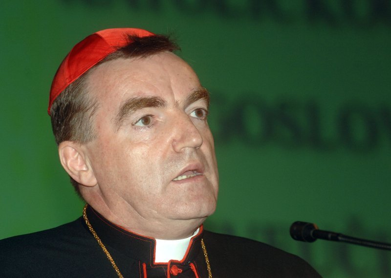Kardinal Bozanić otputovao u Rim na sprovod i konklavu