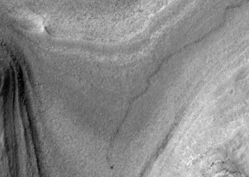 NASA je snimila nevjerojatnu sliku rovera Curiosity dok putuje površinom Marsa
