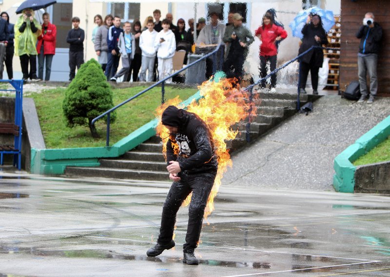 FOTO Scene kao iz filmova: Pogledajte vatrene prizore iz Karlovca